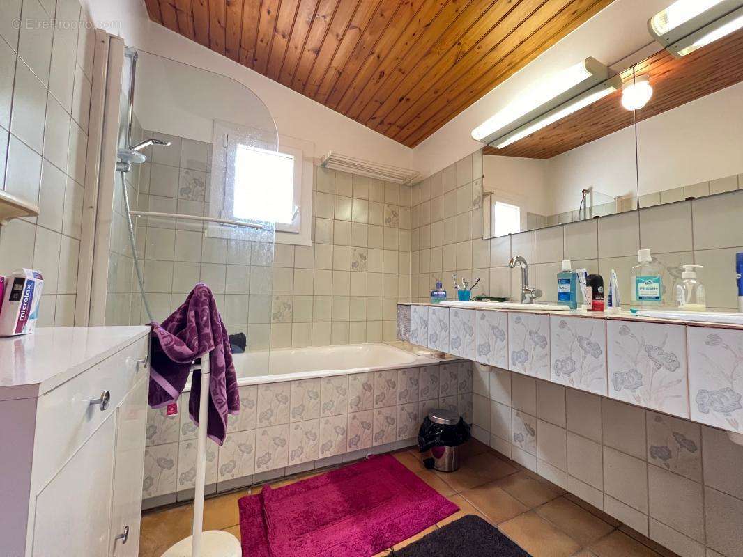 Maison à LES MATHES