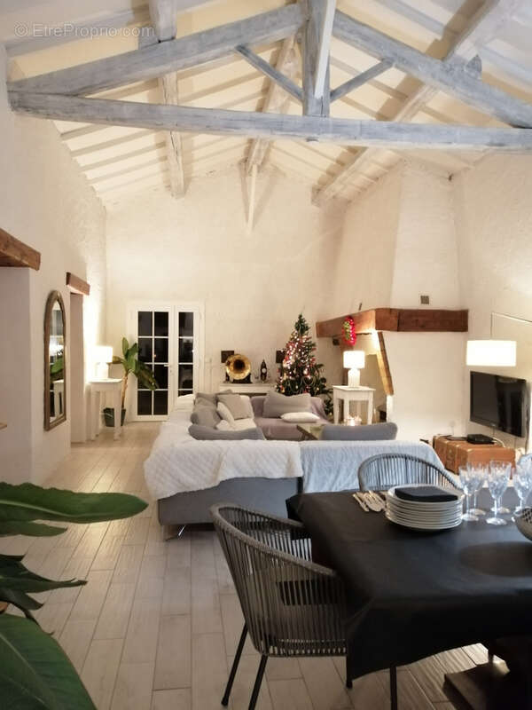 Gruissan, à 3kms des plages, maison de caractère rénovée avec 5 chambres, sur un parc de 2,5 hectares, avec pi - photo 5