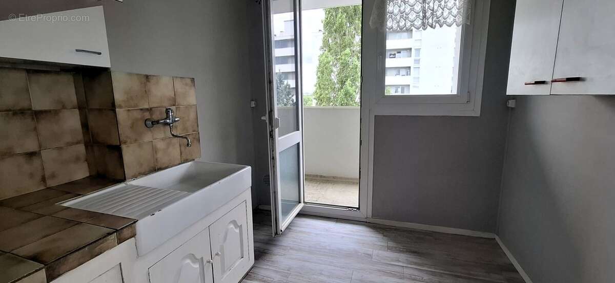 Appartement 2 pièces à vendre dans résidence recherchée avec Ascenseur, Quartier Remicourt SAINT QUENTIN (02) - photo 8
