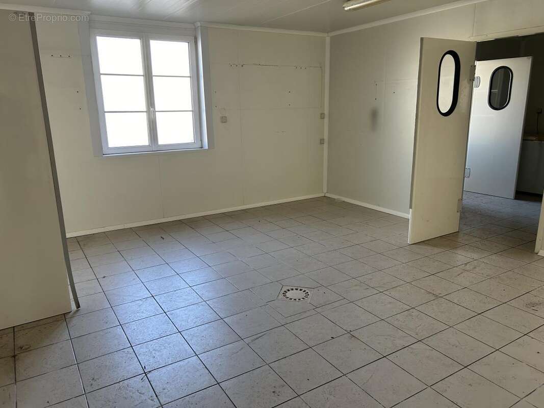 Commerce 70 m² à Escaudoeuvres  - photo 4