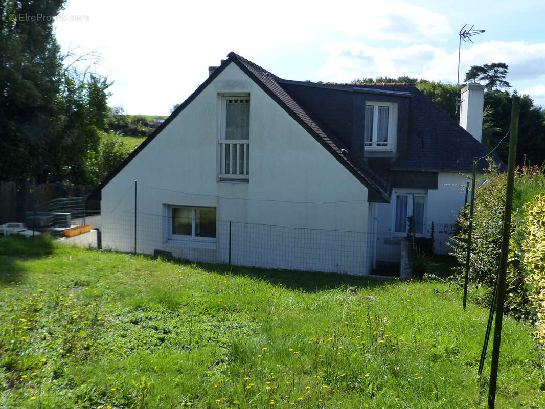 Maison à SAINT-EVARZEC