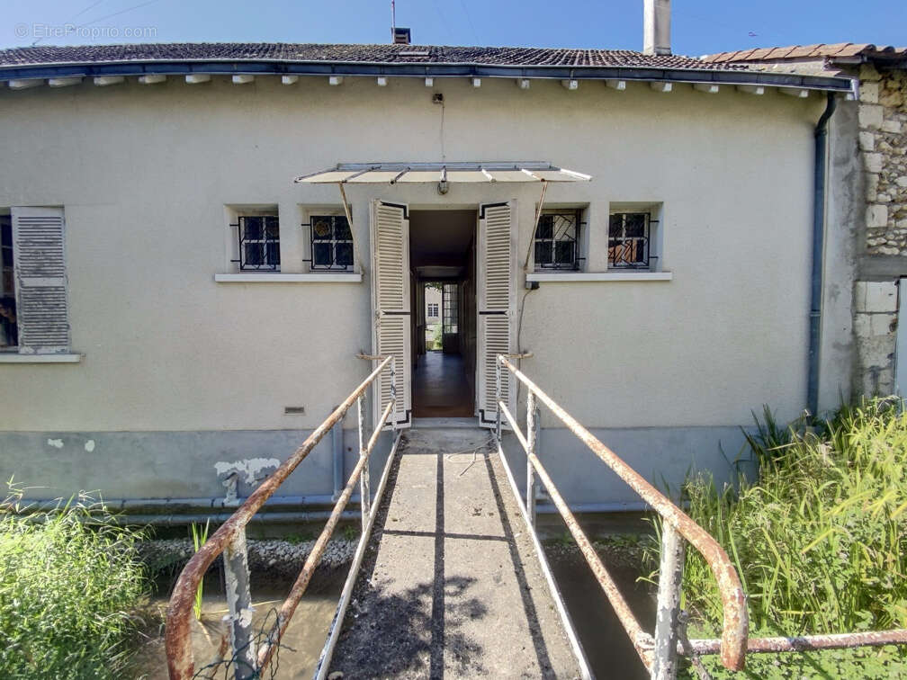 Maison à MANZAC-SUR-VERN