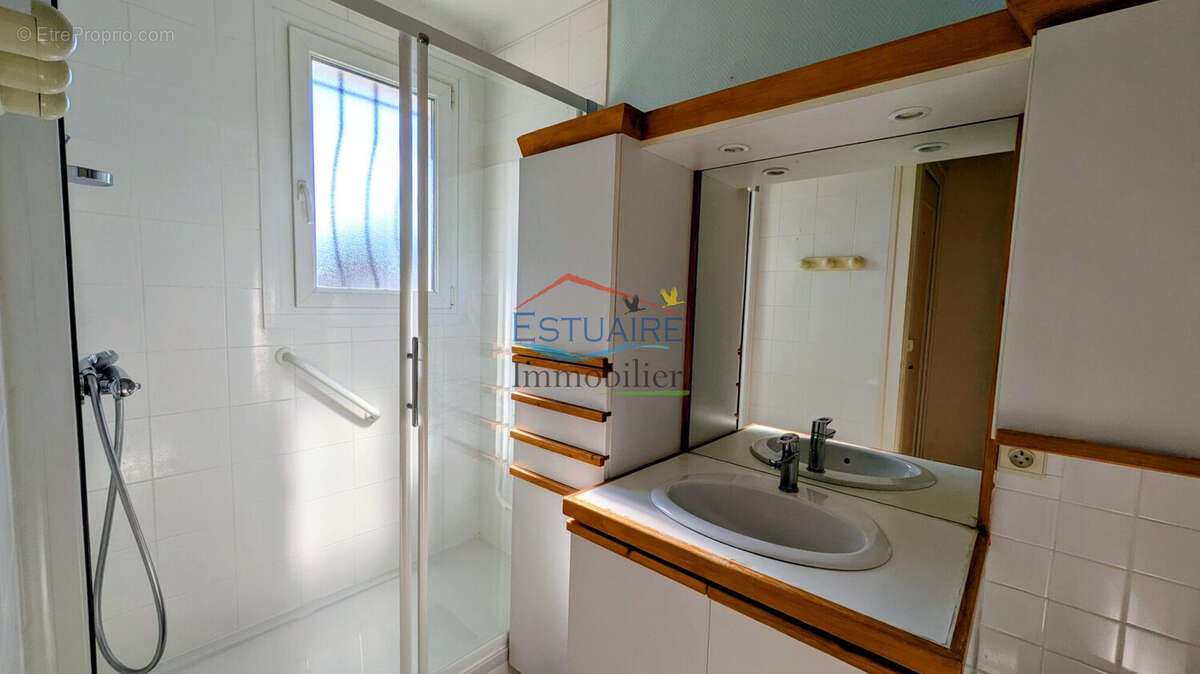 Maison à SAINT-ETIENNE-DE-MONTLUC