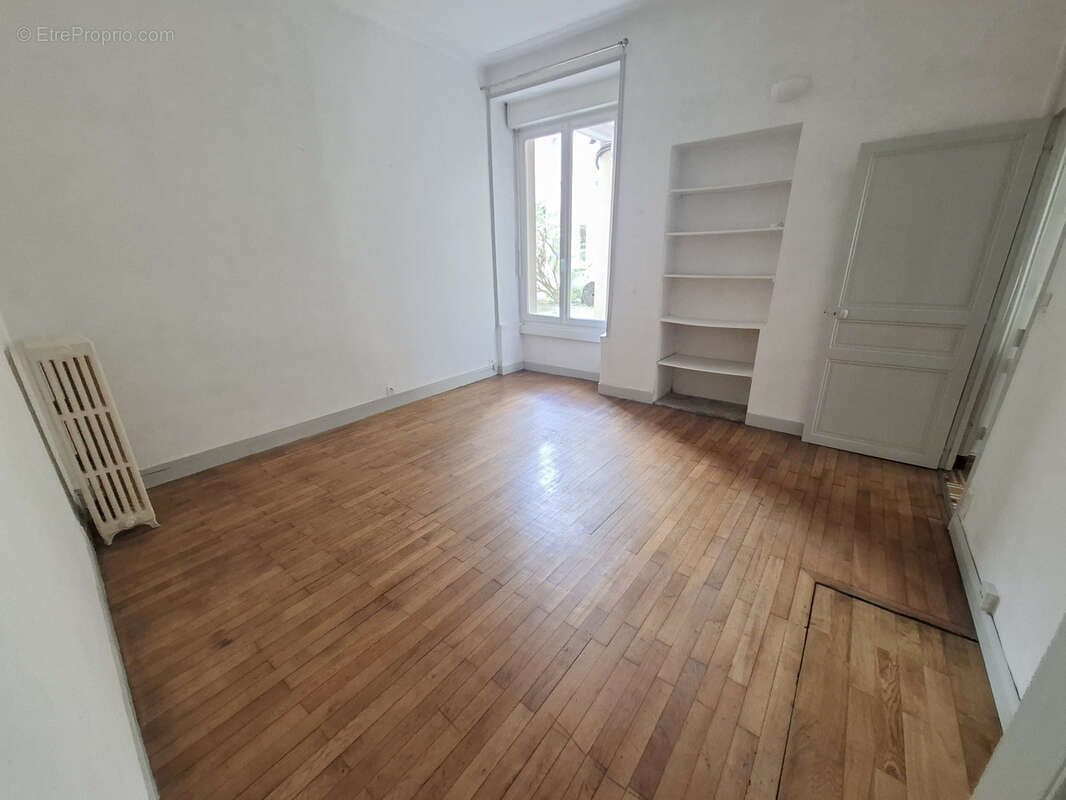 T5 Hyper centre avec cour privative - photo 4