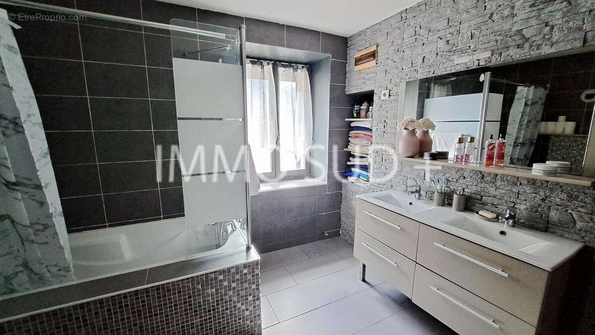 Maison à LIVET-ET-GAVET