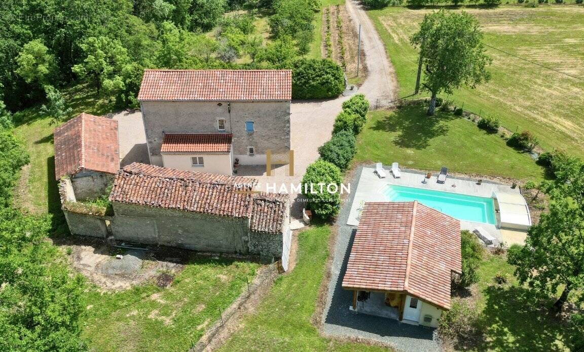 Maison à VILLENEUVE-SUR-VERE