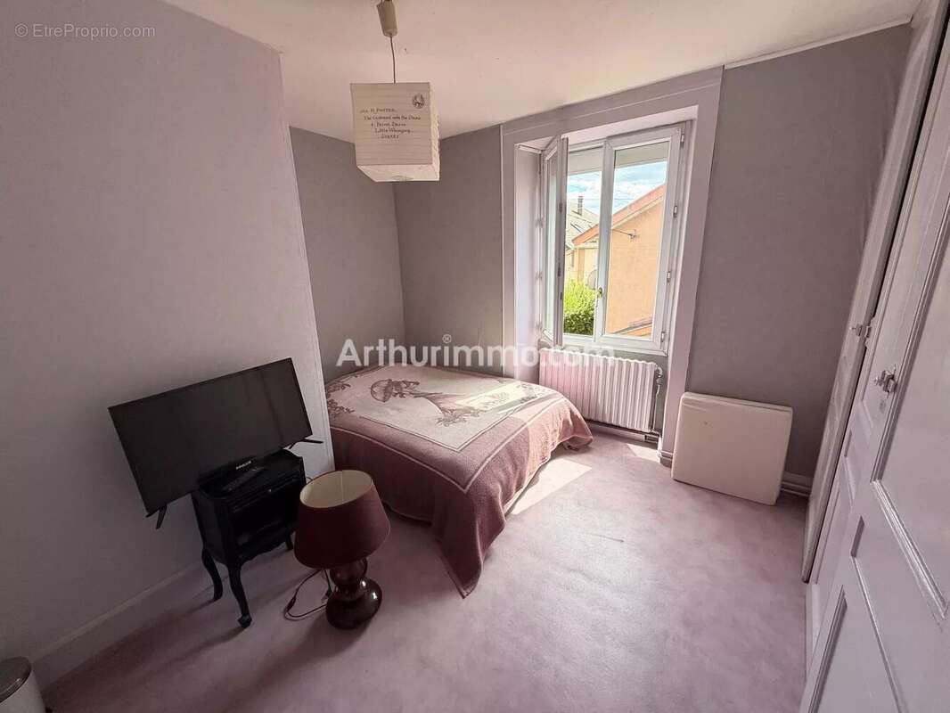  Maison de village avec jardin intimiste, dépendances de plus de 150 m² et fort potentiel d'aménagement - photo 10