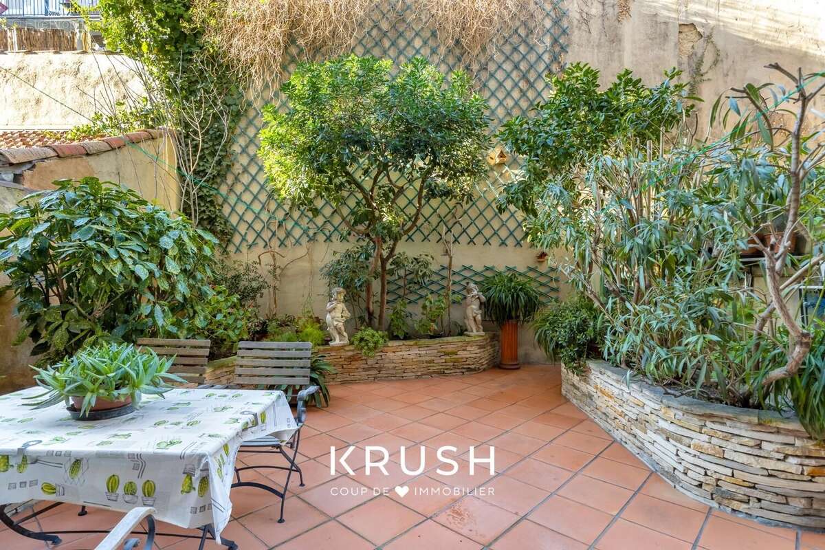 Appartement à MARSEILLE-1E