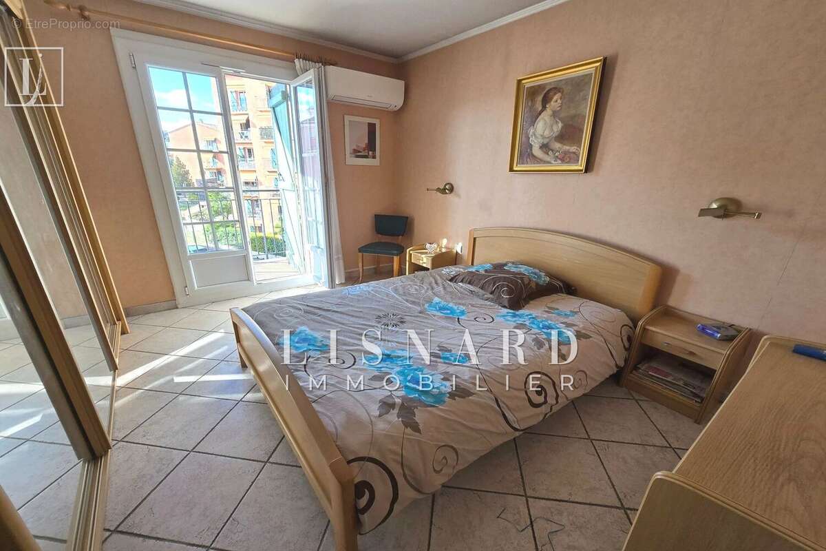 Appartement à VALLAURIS