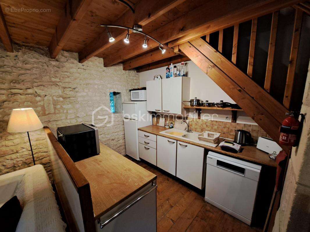 Maison à SAINT-PIERRE-DE-JUILLERS