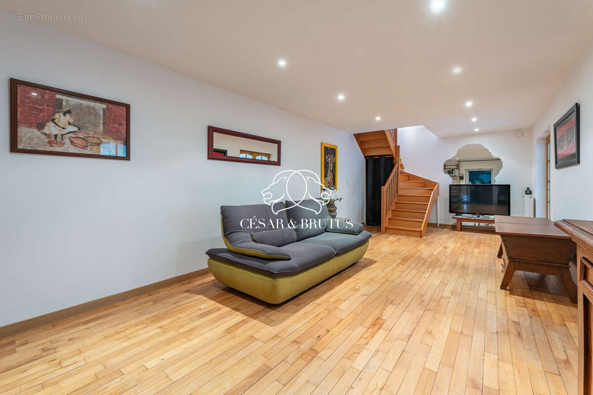 Maison 262 m² à Roanne  - photo 6