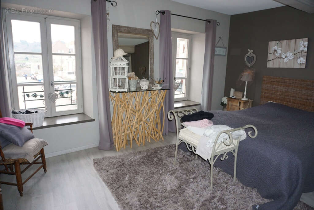 Maison à LA CLAYETTE