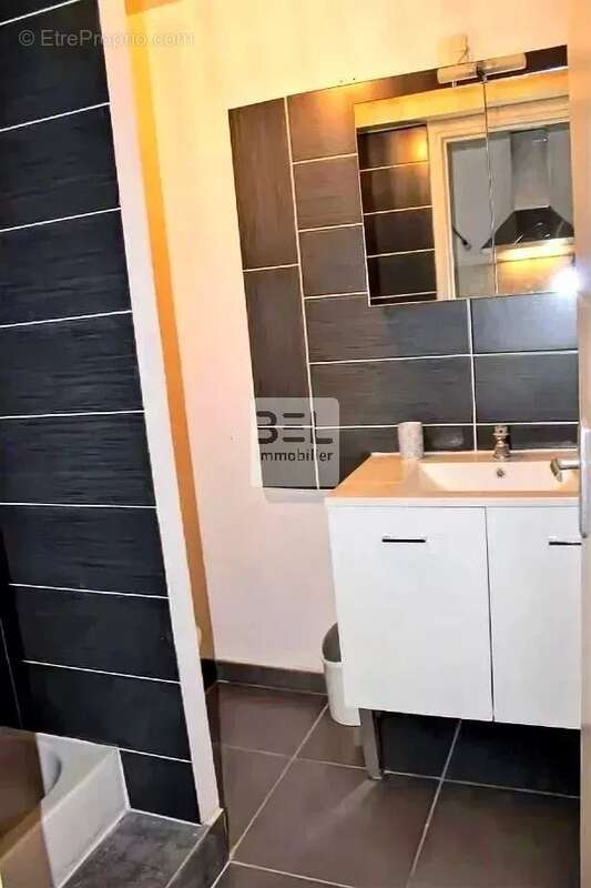 Appartement à LAUDUN-L'ARDOISE