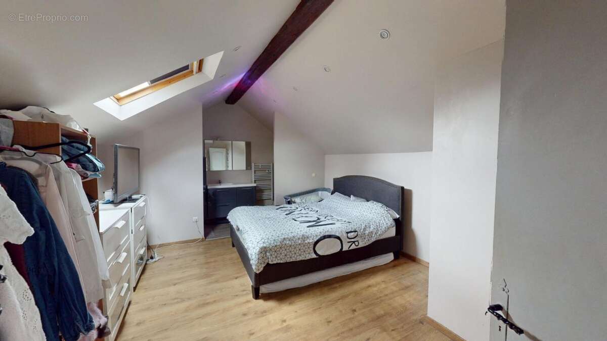 Maison à JOUY-LE-CHATEL