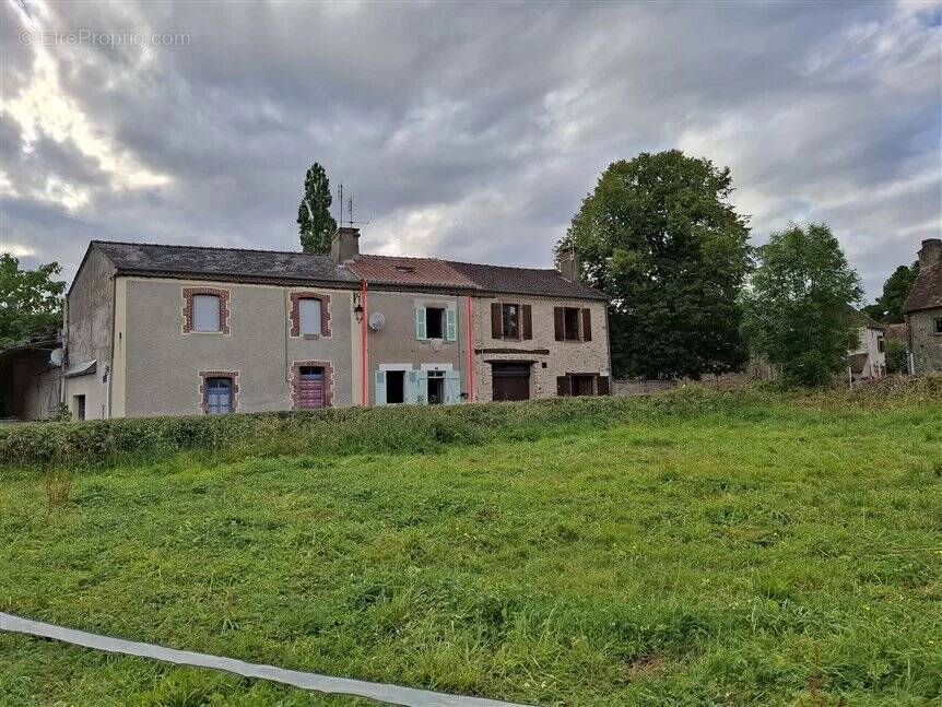 Maison à DOMPIERRE-LES-EGLISES