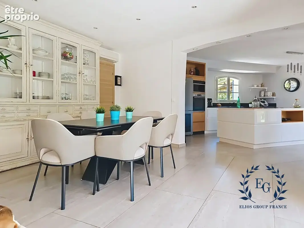 Maison 6 pièces 195 m² à vendre à Saint-Maximin-La-Sainte-Baume (83470) - photo 9