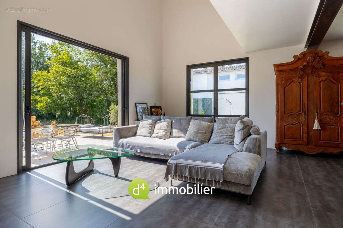 Maison à LA FARE-LES-OLIVIERS