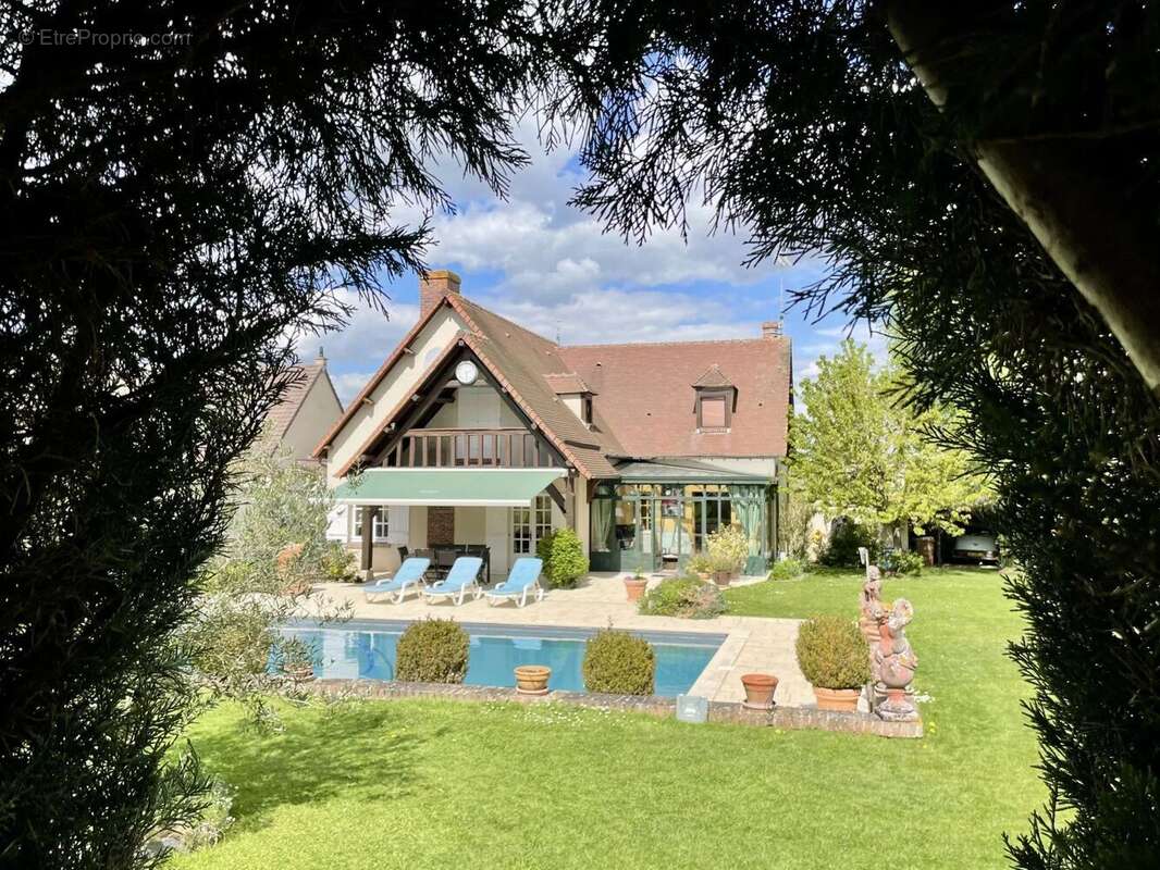 Maison à HOUDAN
