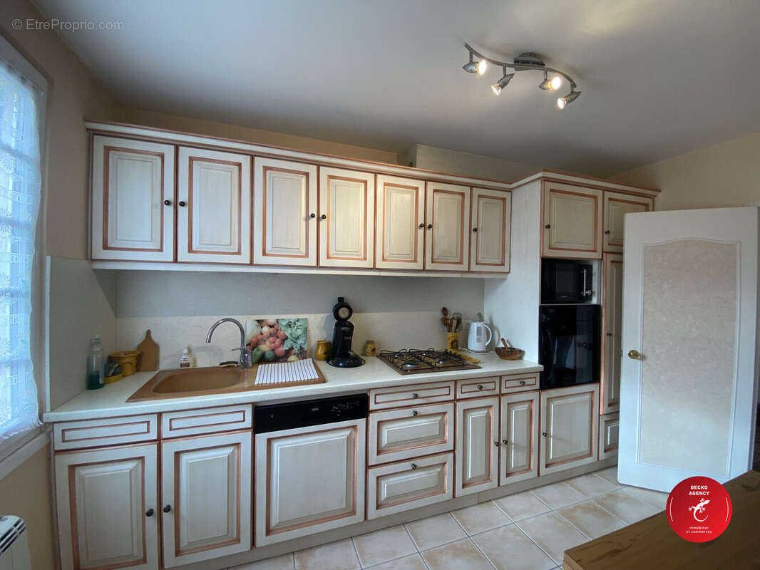 Rez de chaussée - Maison à LE MUY