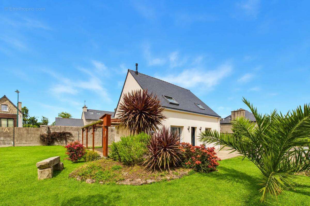 Maison à PLOUZEVEDE