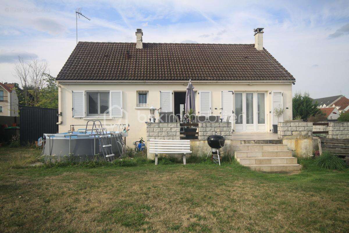 Maison à SAINT-GERMAIN-LES-ARPAJON