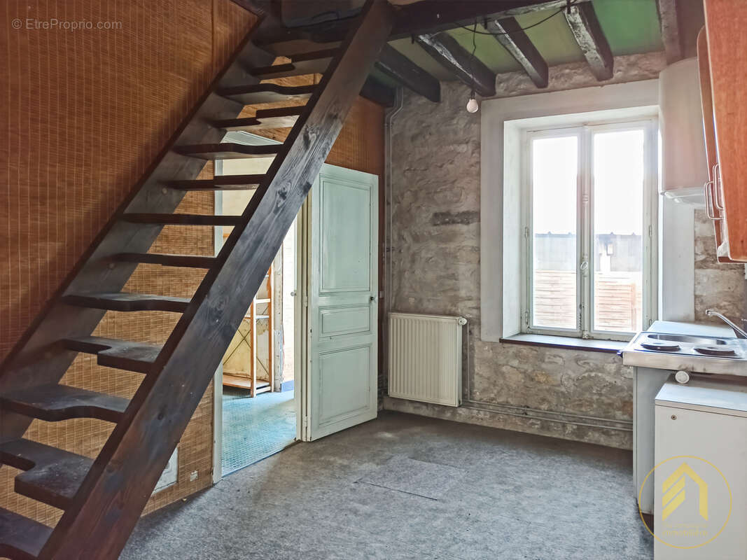 Maison à SAINT-PIERRE-LES-NEMOURS