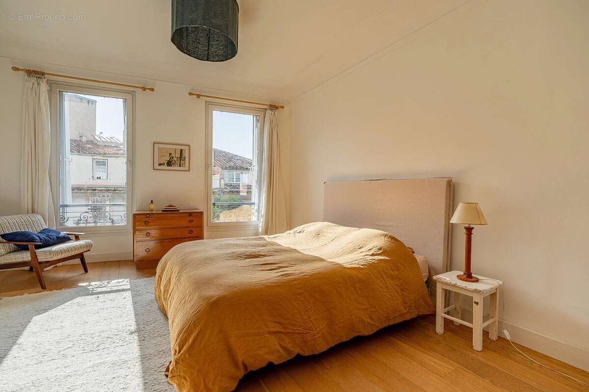 Appartement à MARSEILLE-1E