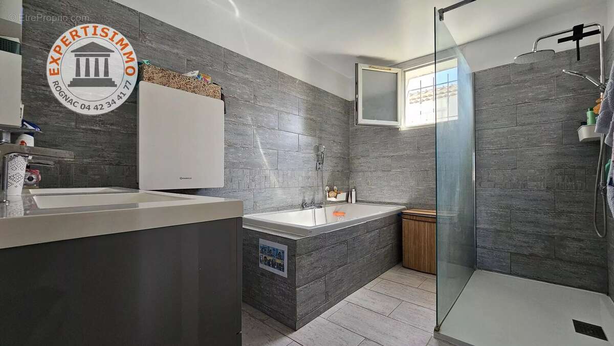 Appartement à ROGNAC