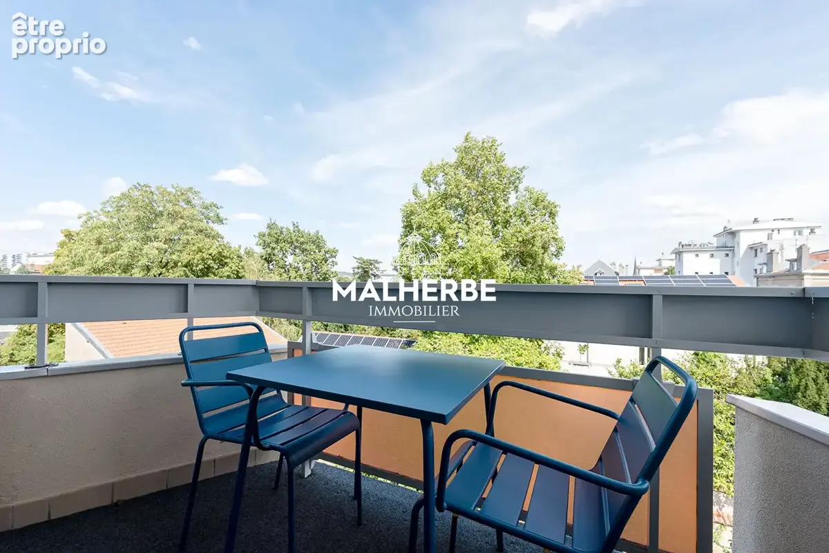 Bel appartement rénové avec balcon - photo 2