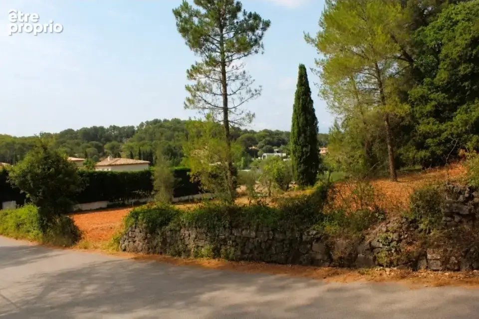 Terrain à MOUGINS