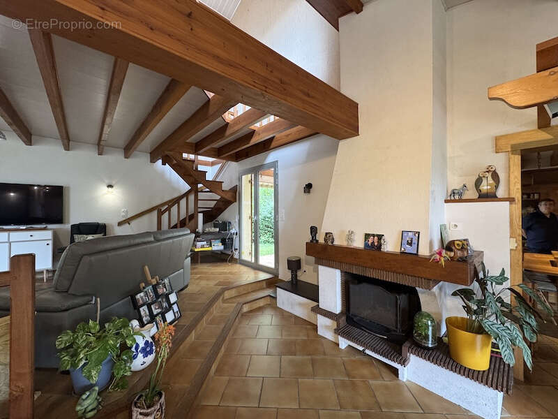 Maison à SAINT-MARTIN-DE-COUX