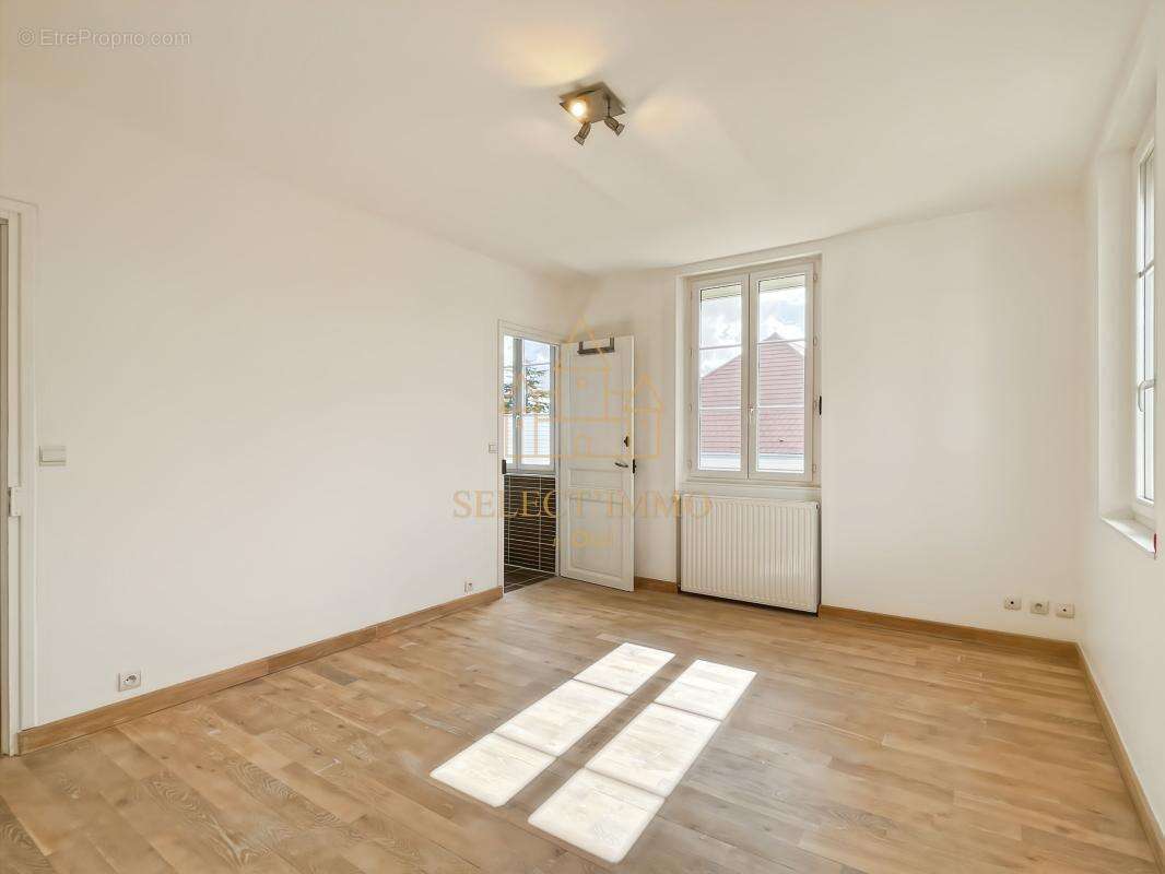 Authentique maison de 237m² rénovée avec goût - photo 9