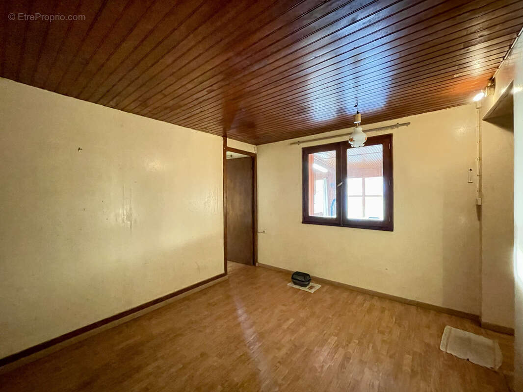 Maison à LA CHAPELLE-BATON