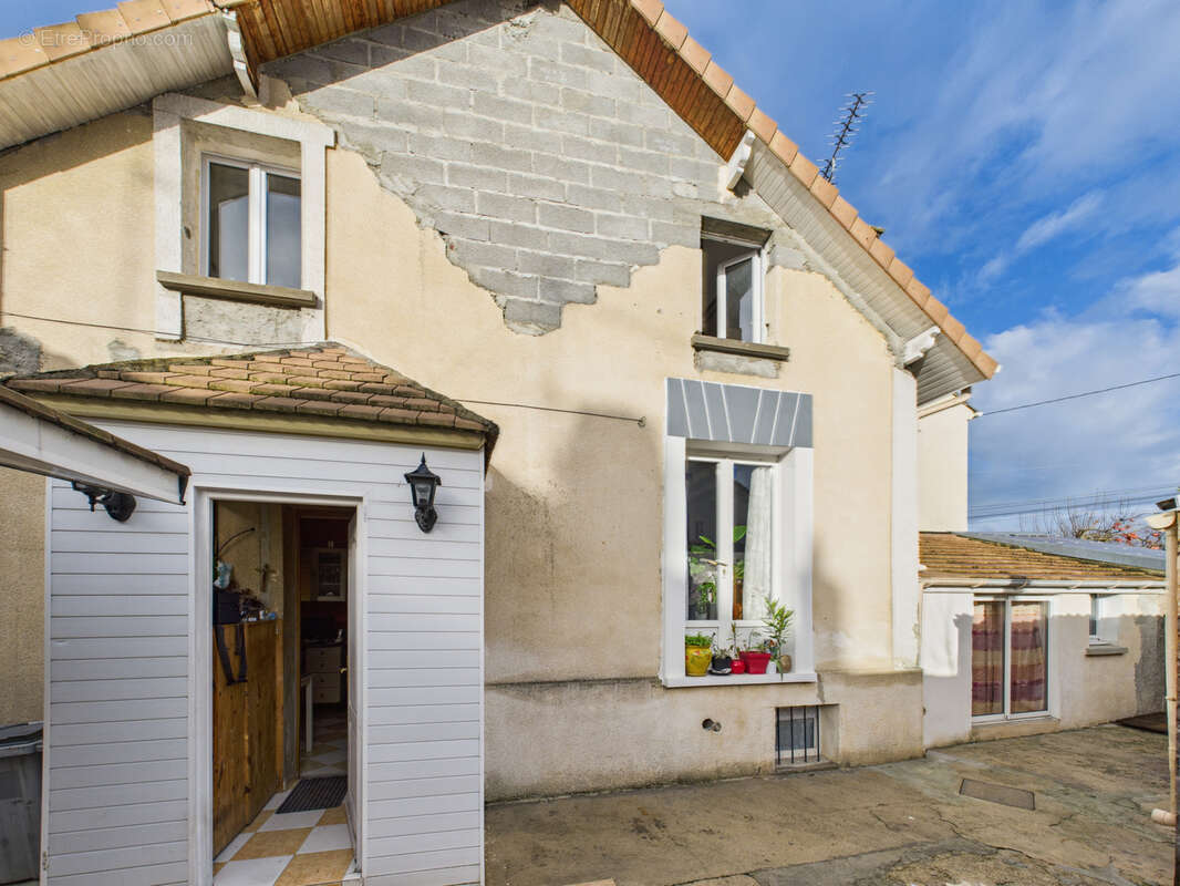 Maison à SARTROUVILLE