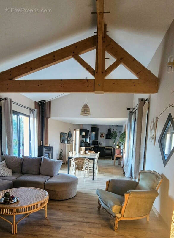 MAISON T5 de 163 M2 avec 823 M2 de terrain - photo 6