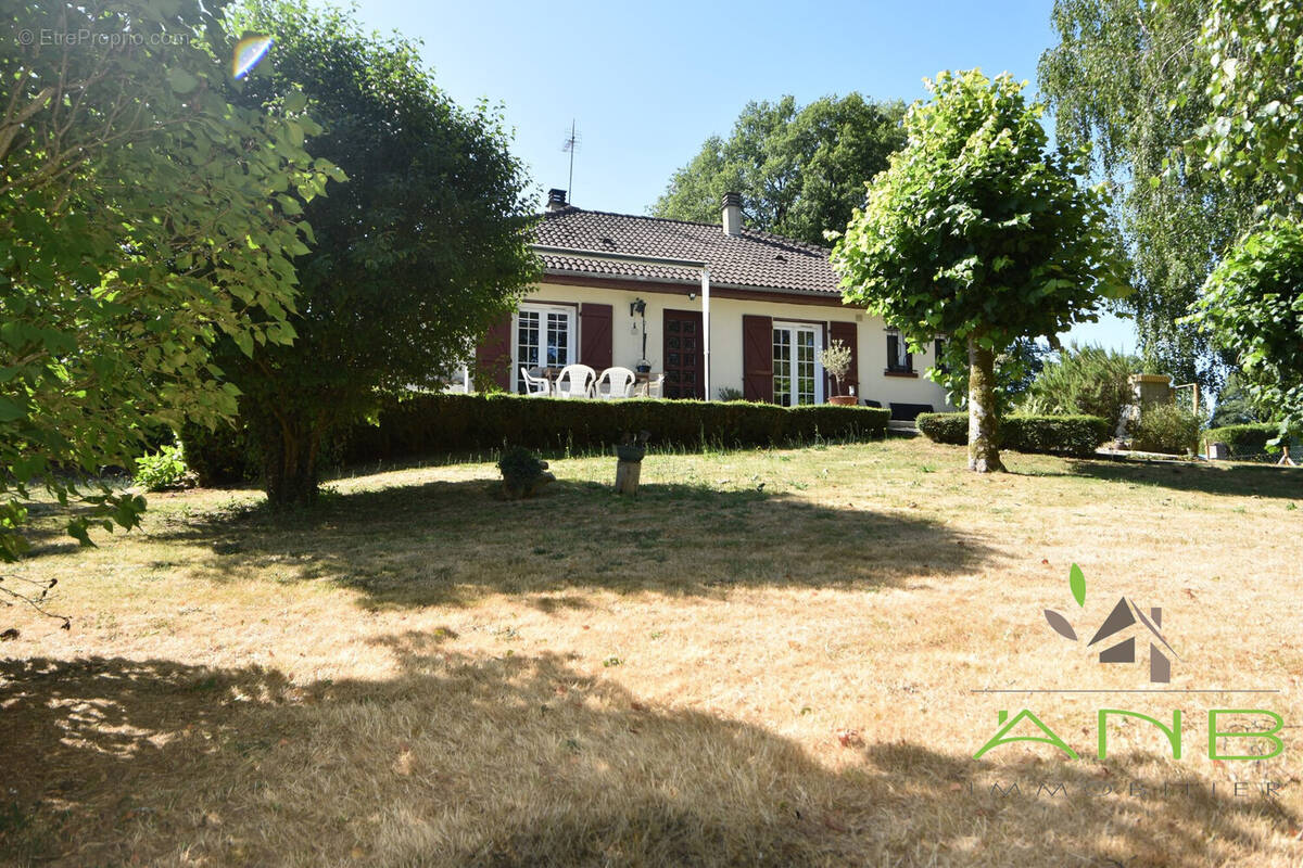 Maison à CHAILLAC-SUR-VIENNE