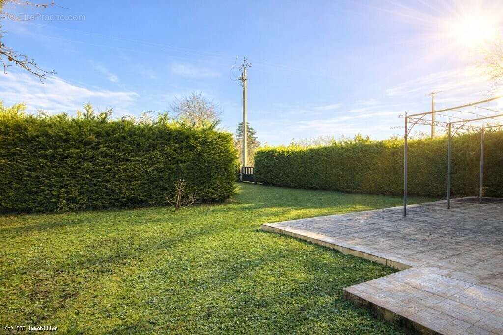 Maison à RUFFEC