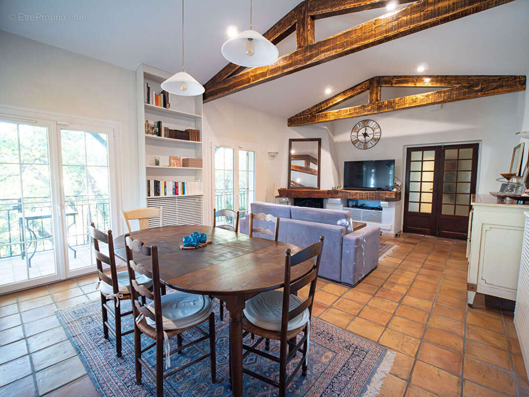 Maison à LA ROQUETTE-SUR-SIAGNE