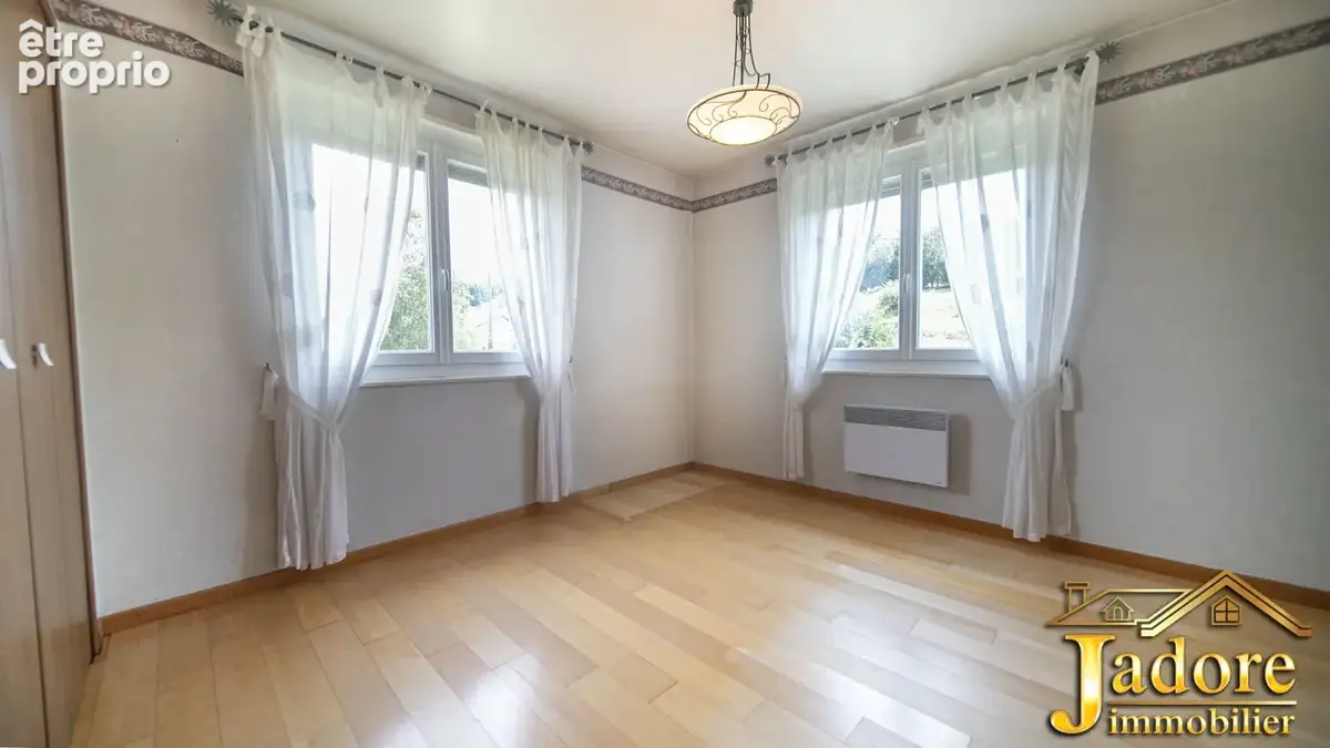 *** trop tard ** maison de village beau volume - photo 13