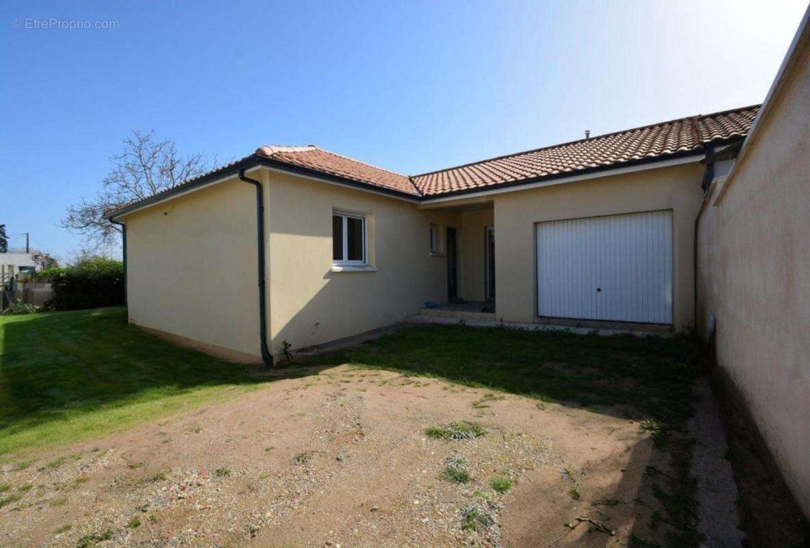 SAINT MEDARD DE GUIZIERES (33) Maison  de 2025 de 112 M² + garage - photo 2