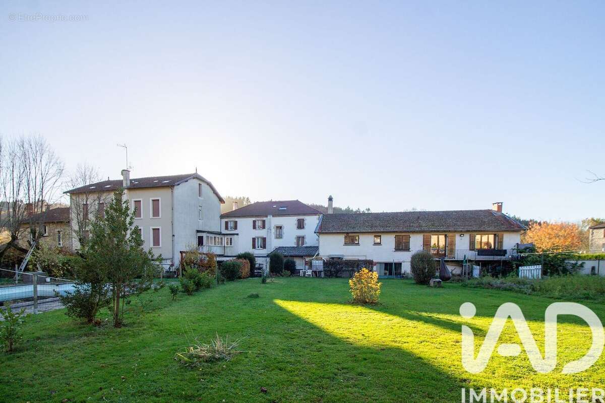 Appartement 800 m² à Vertolaye  - photo 4