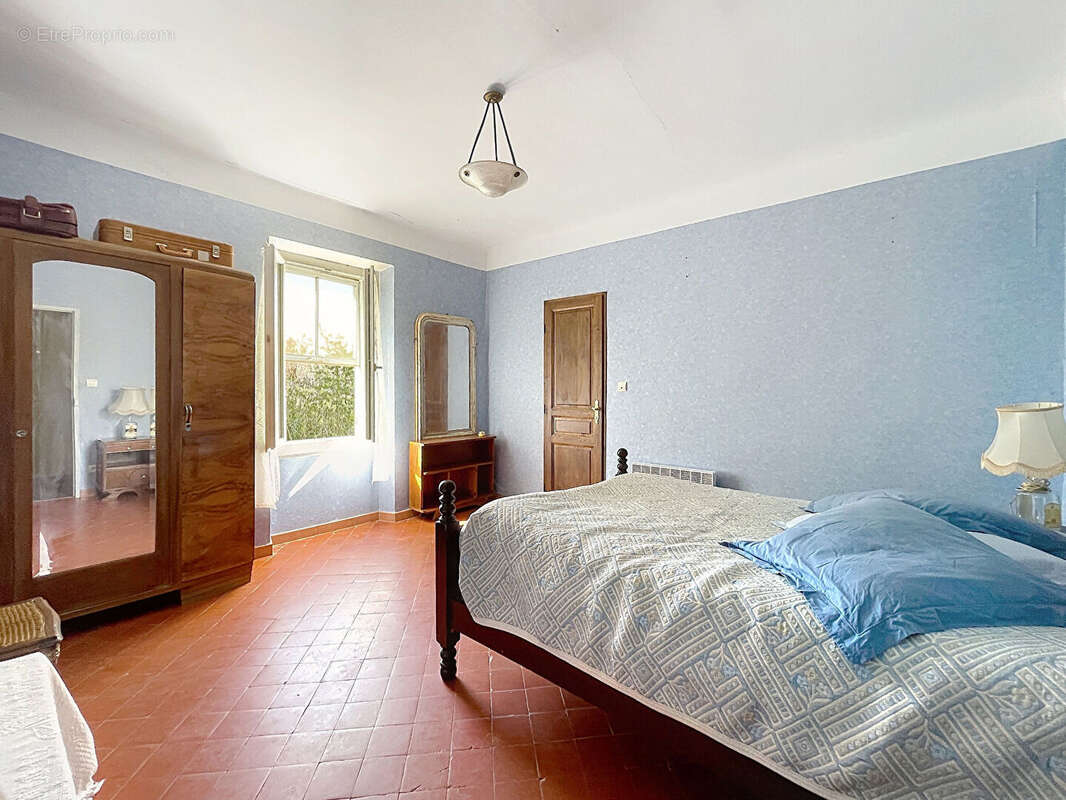 Maison à LE PUY-SAINTE-REPARADE