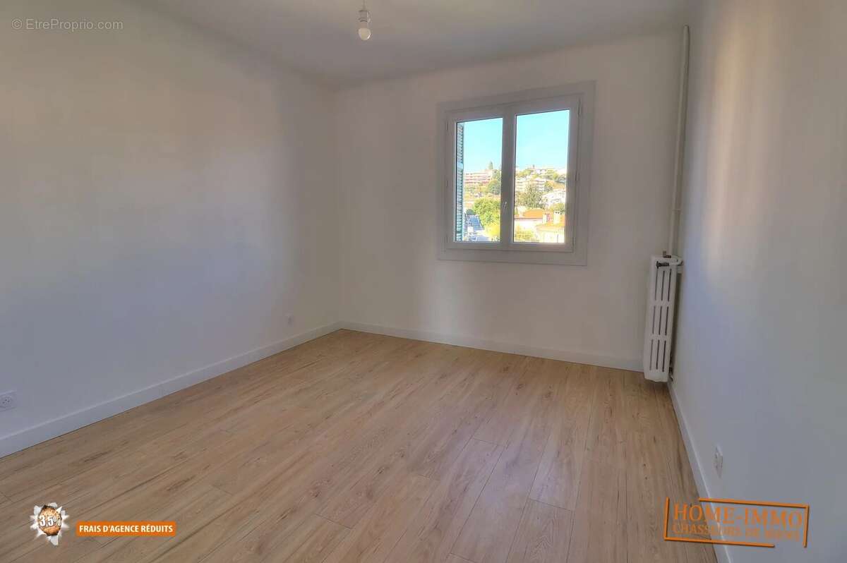 Appartement à SAINT-LAURENT-DU-VAR