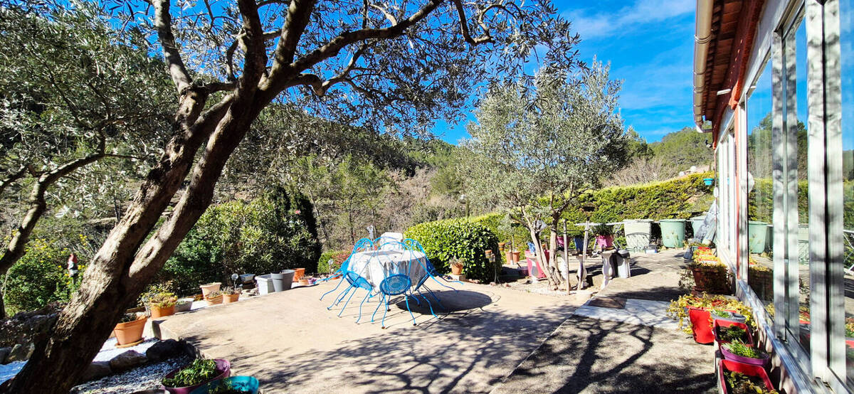 Maison à VINS-SUR-CARAMY