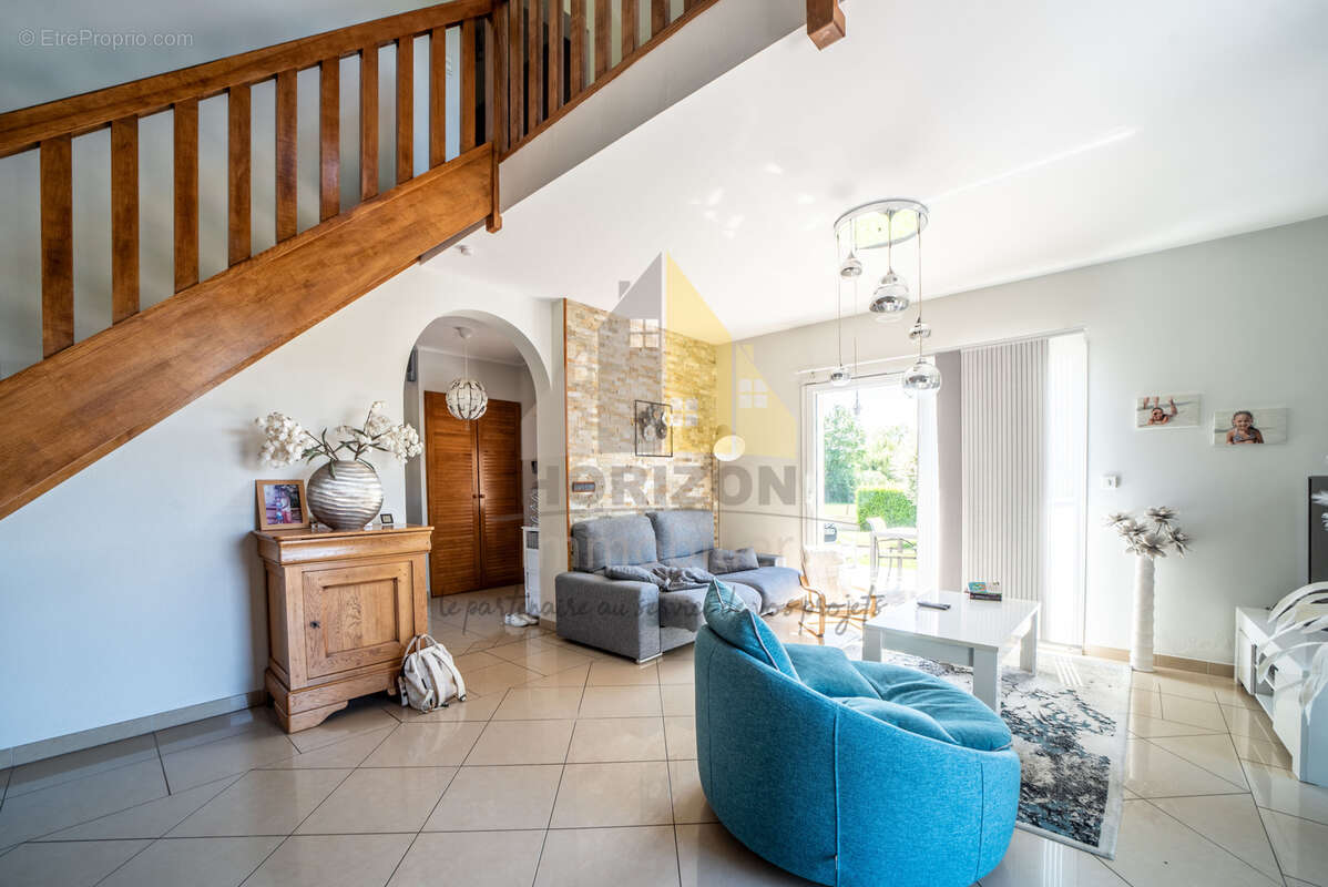 Maison à COMMENAILLES