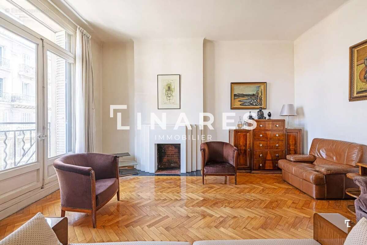 CENTRAL PARADIS - Appartement T4 de 158m2 - Balcon - Cave -  2 chambres de bonne - 13008 - photo 9
