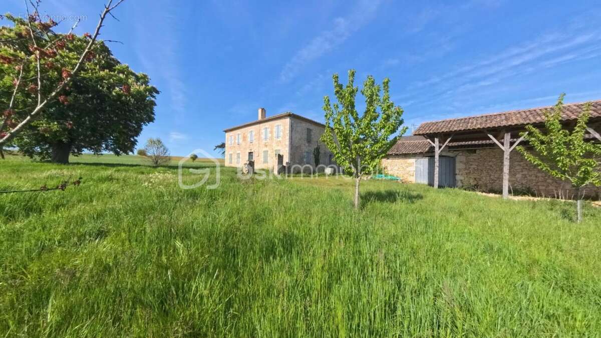 Demeure de caractère à rénover, au coeur de la campagne gersoise - photo 4
