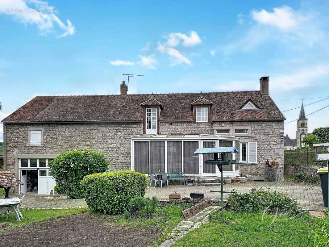 En exclusivité: Maison de campagne en pierres au cœur de la campagne bourguignonne - photo 2
