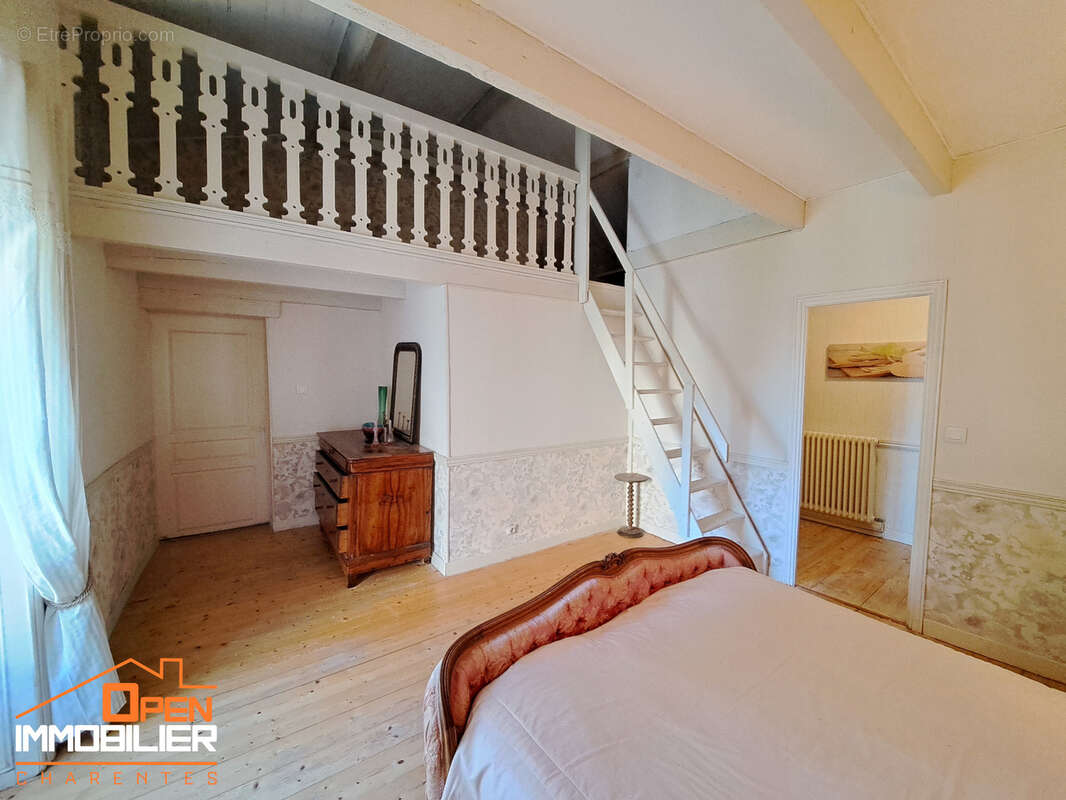 Maison à CRITEUIL-LA-MAGDELEINE