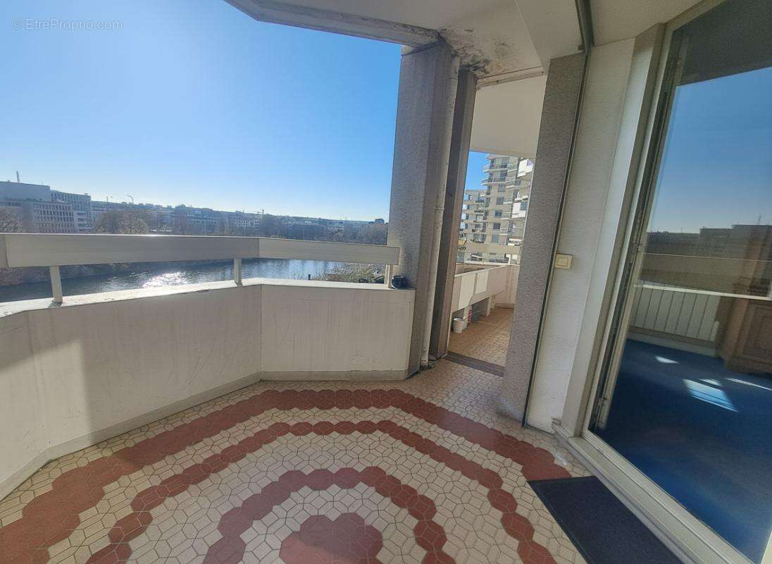 Appartement à COURBEVOIE